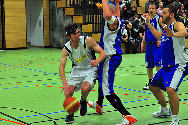 Stefan Beer attackiert den Korb