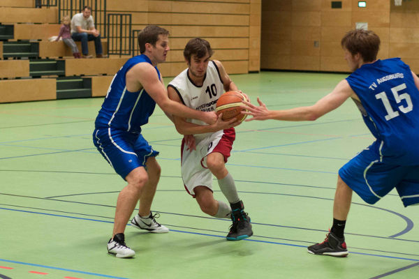Stefan Beer attackiert gegen Augsburg