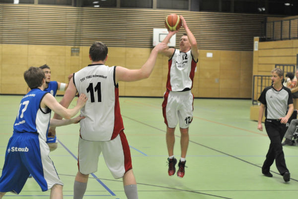 Vaidas Butkus beim Sprungwurf