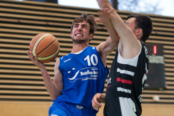 Stefan Beer attackiert den Korb