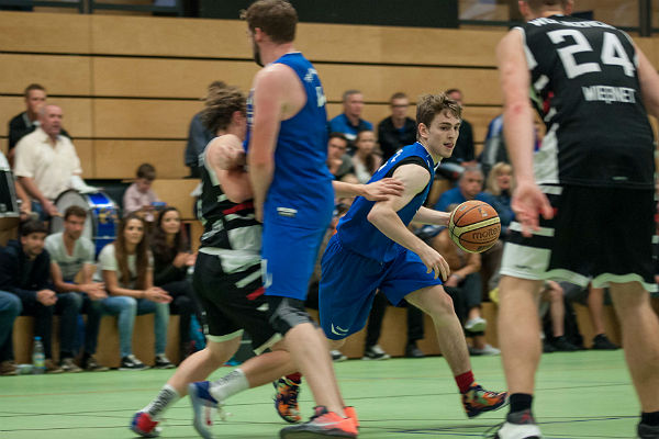 Leon Krampert beim Pick and Roll