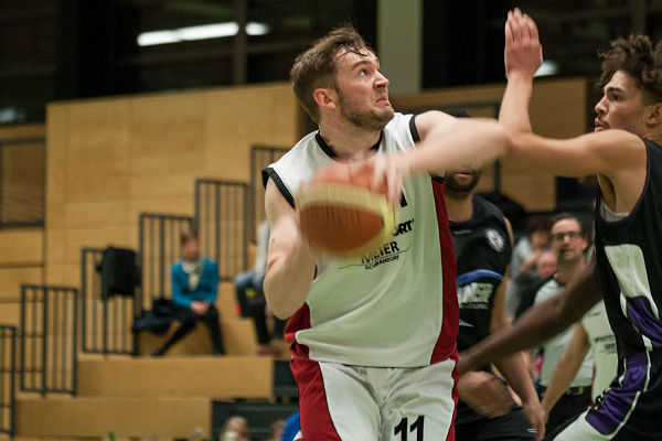 Tobias Ruhland im Angriff