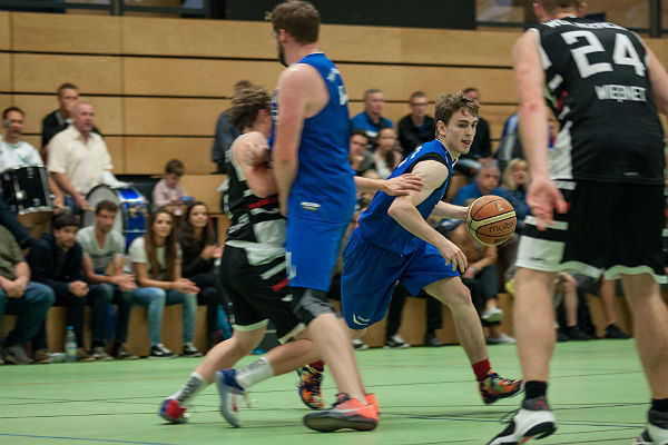 Leon Krampert im Pick and Roll
