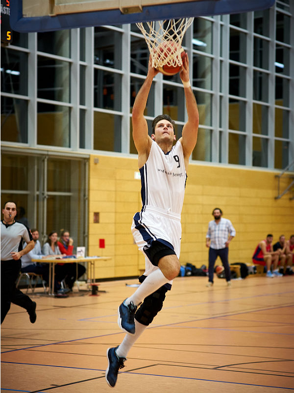Andy Schindwolf beim Dunking